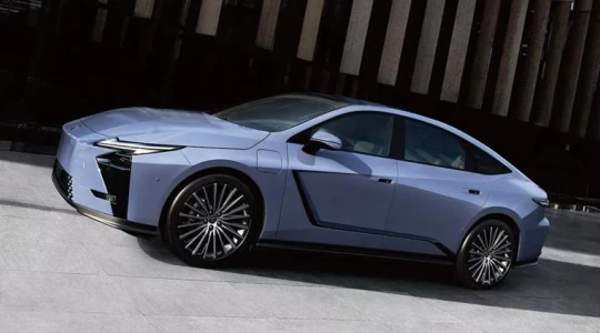 Lexus rozwiewa obawy kierowców. Tak działają drzwi po awarii zasilania